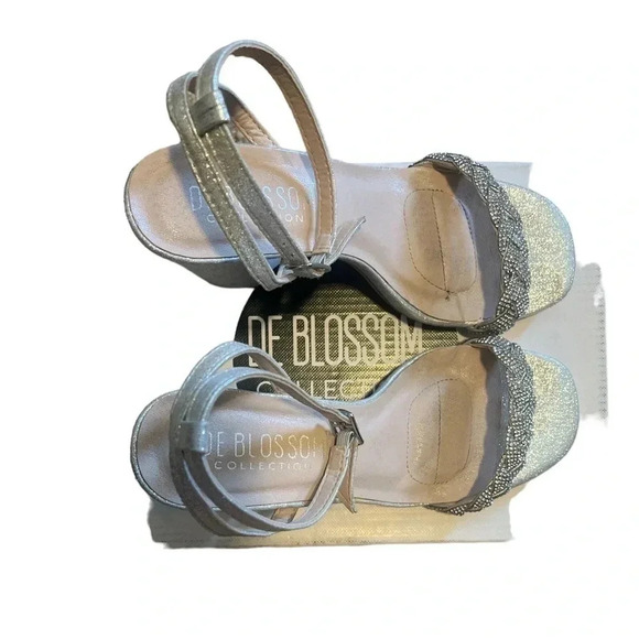 DE BLOSSOM Collection Shoes - Picture 2 of 5